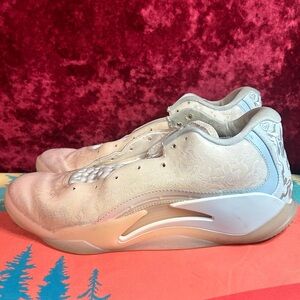 Jordan Athletic Shoes original in Cream and White size 8.5